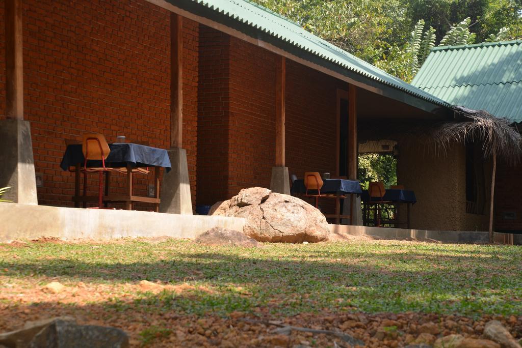 Jungle Beach Hostel Unawatuna Bagian luar foto