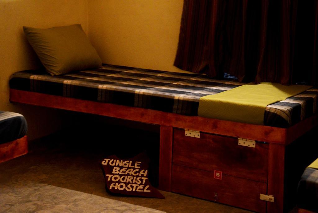 Jungle Beach Hostel Unawatuna Bagian luar foto