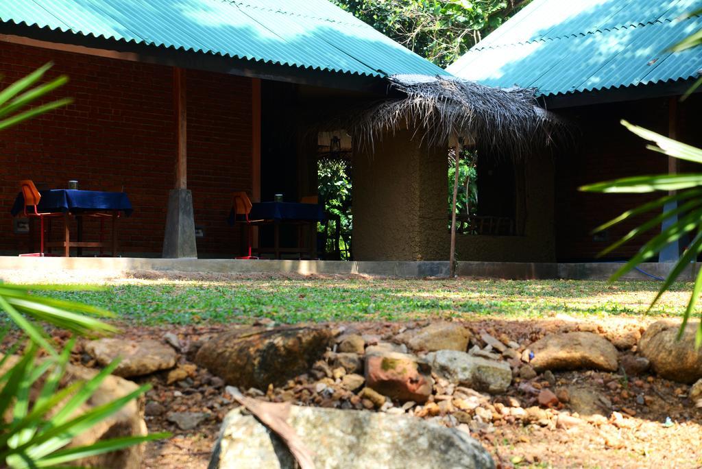 Jungle Beach Hostel Unawatuna Bagian luar foto