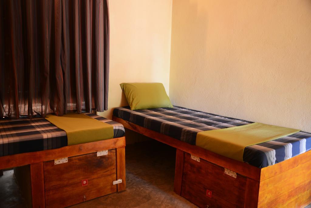 Jungle Beach Hostel Unawatuna Ruang foto