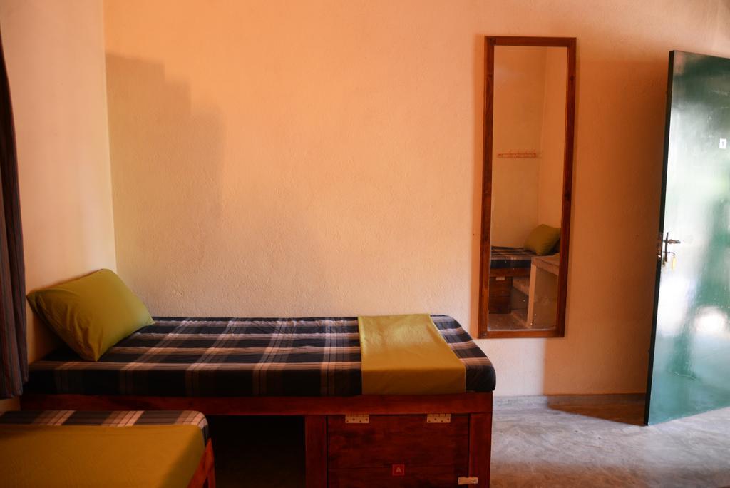 Jungle Beach Hostel Unawatuna Ruang foto