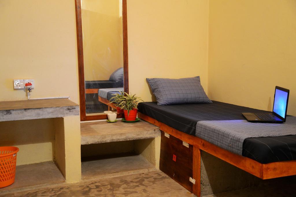 Jungle Beach Hostel Unawatuna Ruang foto