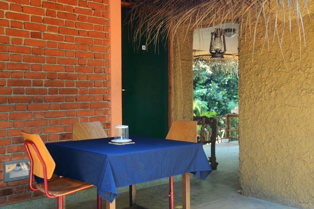 Jungle Beach Hostel Unawatuna Bagian luar foto