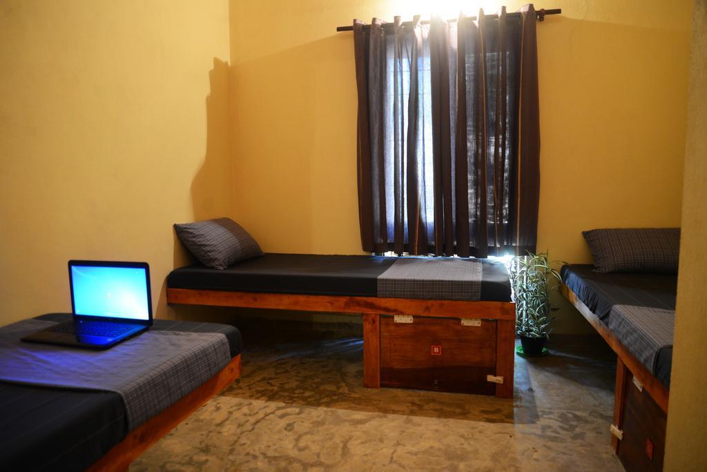 Jungle Beach Hostel Unawatuna Ruang foto