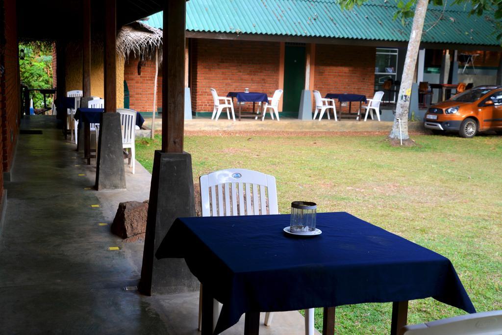 Jungle Beach Hostel Unawatuna Bagian luar foto