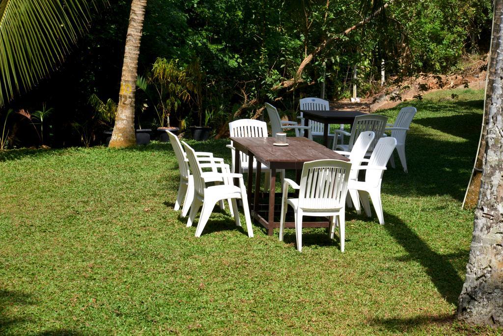 Jungle Beach Hostel Unawatuna Bagian luar foto