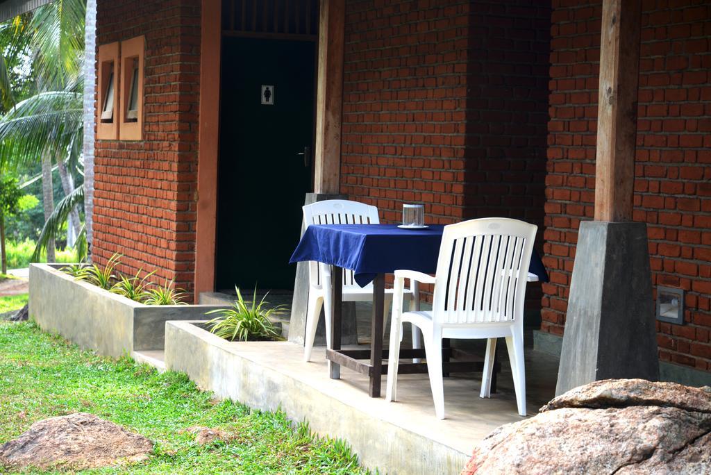 Jungle Beach Hostel Unawatuna Bagian luar foto