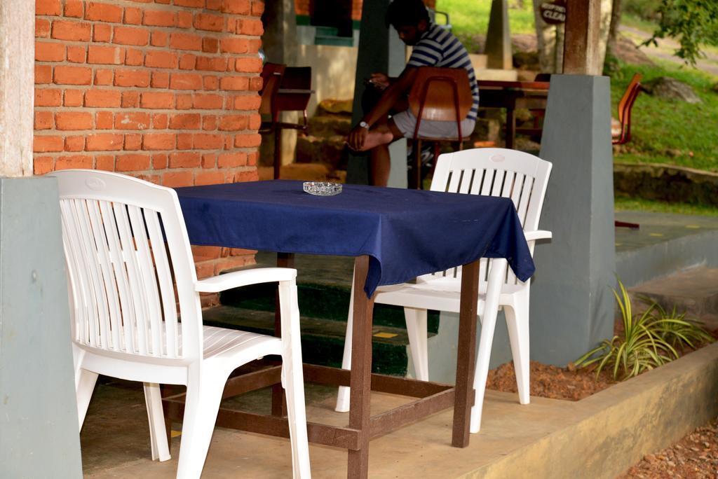 Jungle Beach Hostel Unawatuna Bagian luar foto