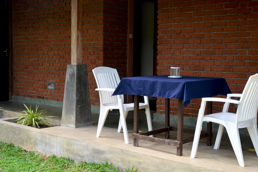 Jungle Beach Hostel Unawatuna Bagian luar foto