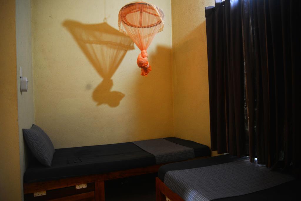 Jungle Beach Hostel Unawatuna Bagian luar foto